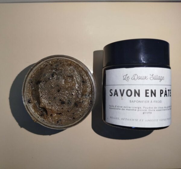 Savon en pâte de chez SKA